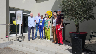 n der offiziellen Eröffnung des von Roland Maywald (ganz links) und Helga Maywald (2.v.r.) initiierten Badminton-Museums nahmen u. a. Andrea Milz (Staatssekretärin für Sport und Ehrenamt des Landes NRW; 4.v.r.) und Guido Schänzler (Präsident von Badminton NRW; 2.v.l.), teil.