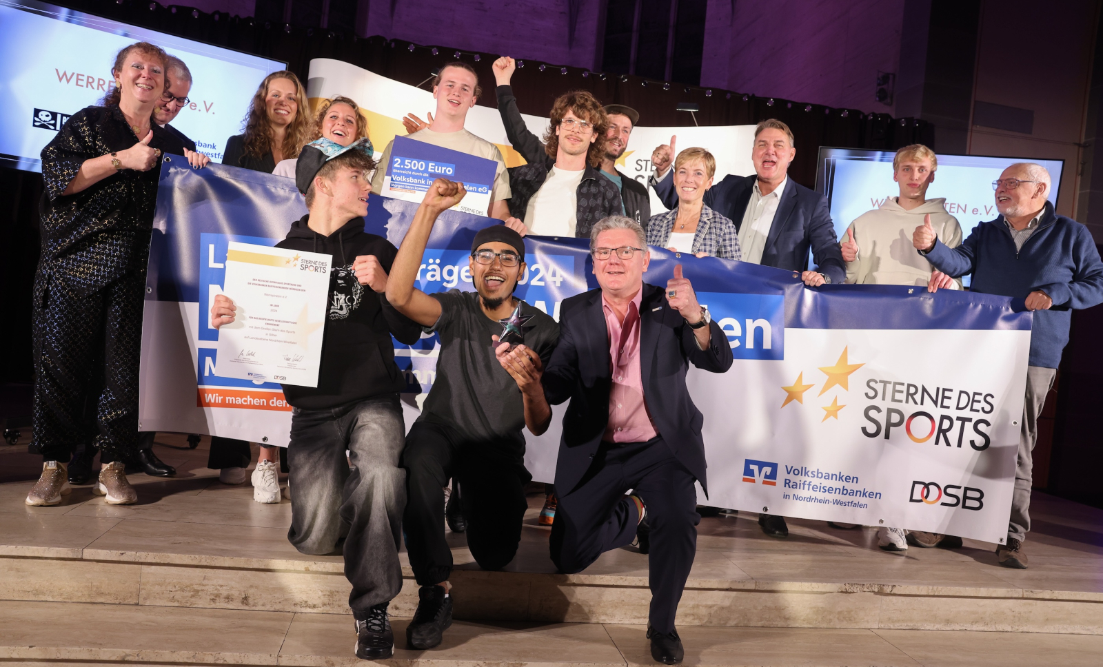 1. Reihe: LSB-Präsident Stefan Klett (3.v.li.) /2. Reihe: Staatssekretärin Andrea Milz (1.v.li.), Bankvorstand Artur Merz (2.v.li.), Hochspringerin Christina Honsel (3.v.li.), LSB-Vizepräsidentin Dr. Eva Selic (8.v.li.).