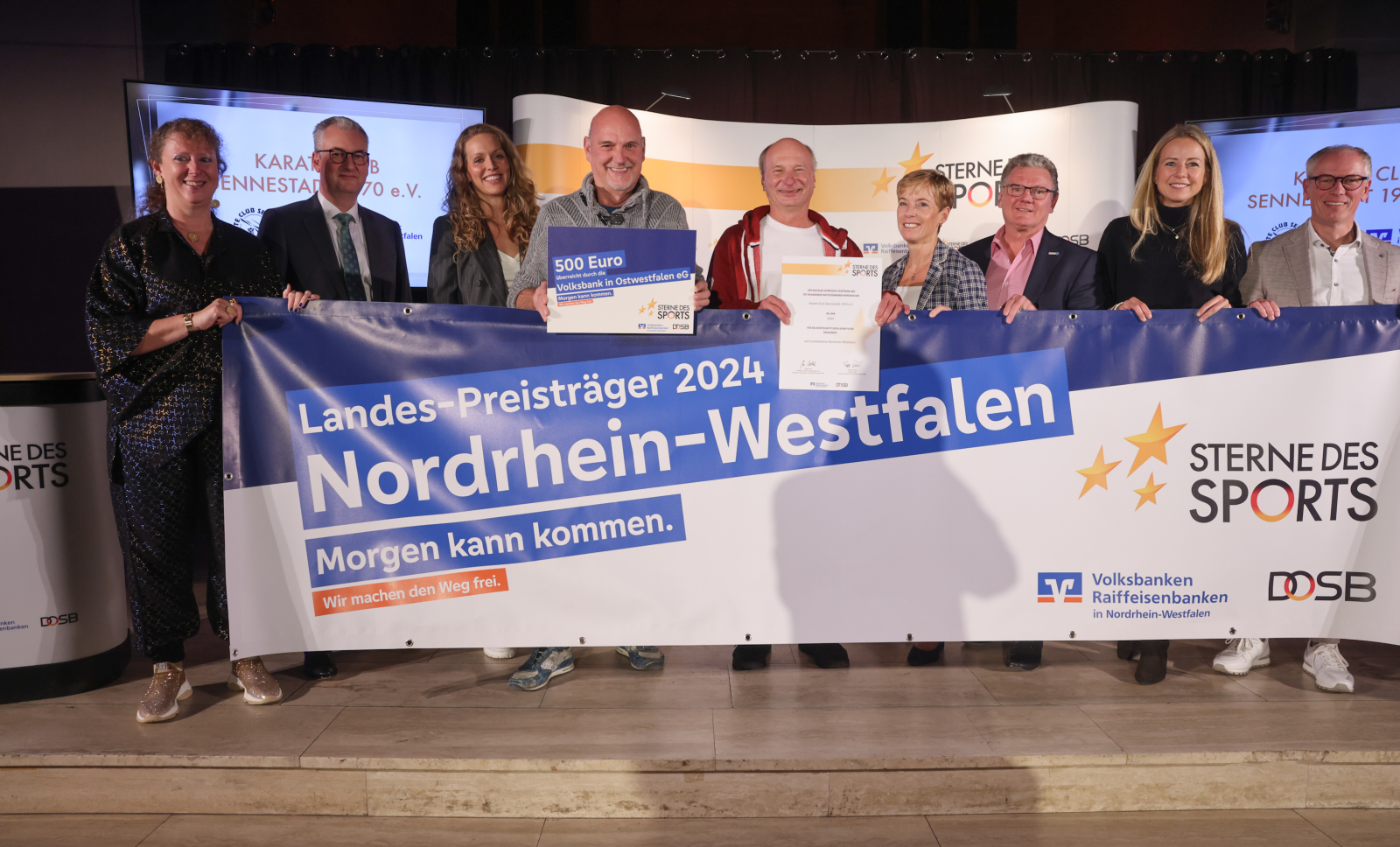 Von links: Staatssekretärin Andrea Milz (1.v.li,), Bankvorstand Artur Merz (2.v.li.), Hochspringerin Christina Honsel (3.v.li,), LSB-Vizepräsidentin Dr. Eva Selic (6.v.li.), LSB-Präsident Stefan Klett (7.v.li.)
