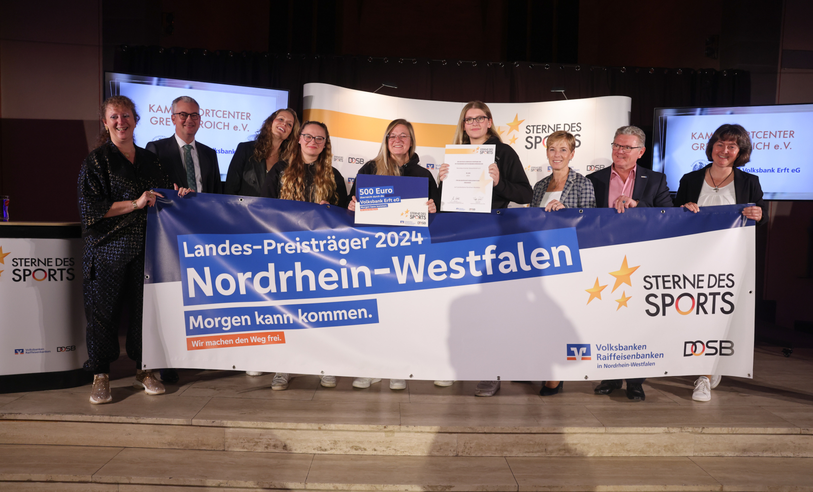 Von links: Staatssekretärin Andrea Milz (1.v.li.), Bankvorstand Artur Merz (2.v.li.), Hochspringerin Christina Honsel (3.v.li.), LSB-Vizepräsidentin Dr. Eva Selic (7.v.li.), LSB-Präsident Stefan Klett (8.v.li.)
