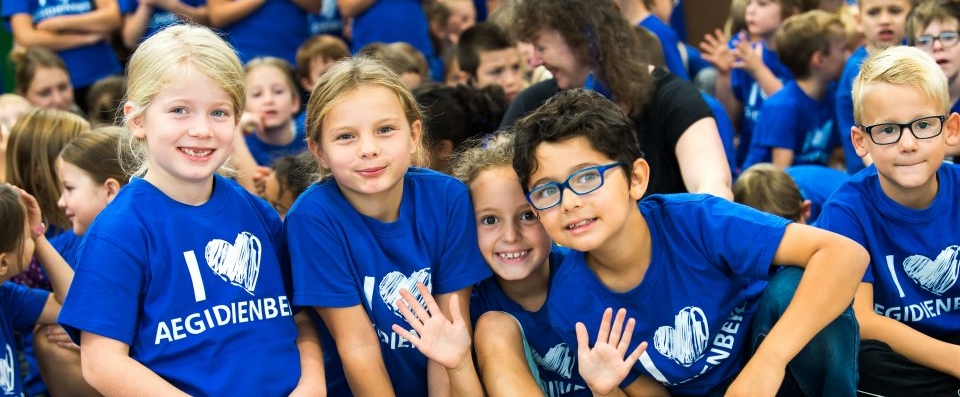 Vier Kinder