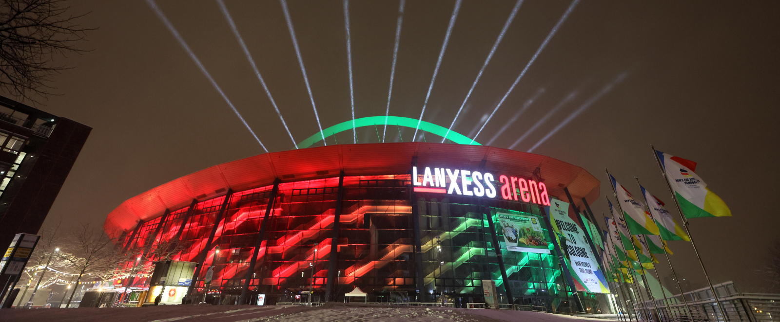 Illuminierte Lanxess arena in Köln