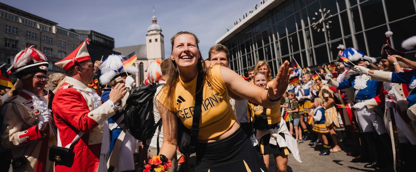 „Team D“ kehrt zurück nach Deutschland –  Ministerpräsident Wüst nimmt deutsche  Athletinnen und Athleten in Köln in Empfang