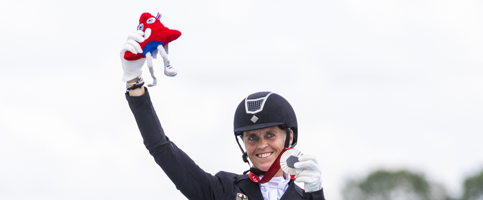 Regine Mispelkamp reitet auf Highlander Delight zur Silbermedaille