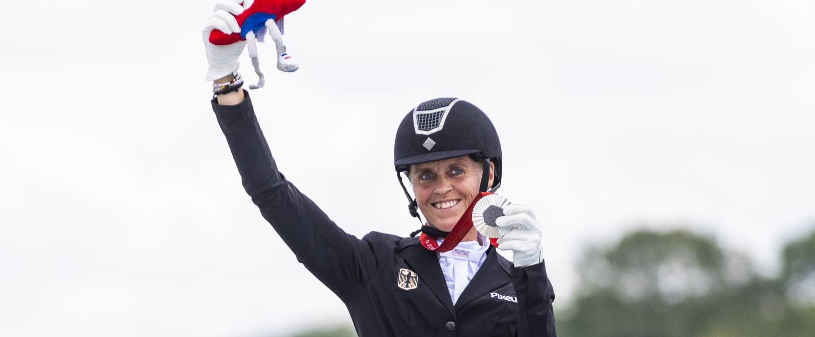 Regine Mispelkamp reitet auf Highlander Delight zur Silbermedaille