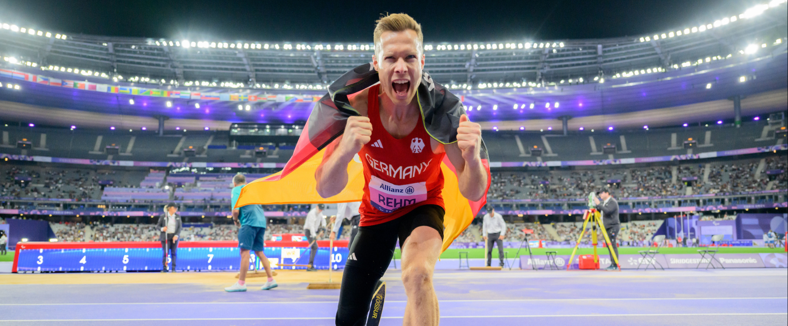 Markus Rehm feiert seine Goldmedaille