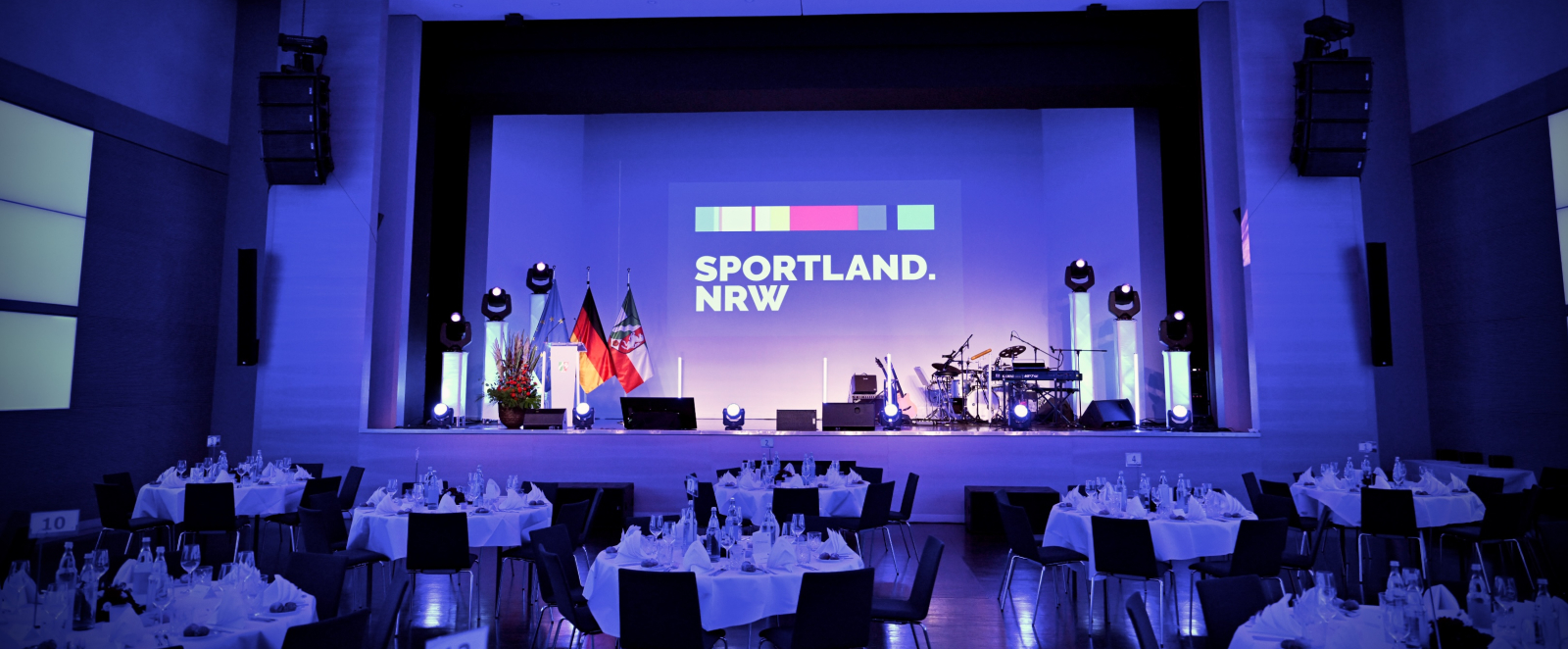 Staatssekretärin Andrea Milz überreicht  Sportplakette des Landes Nordrhein-Westfalen