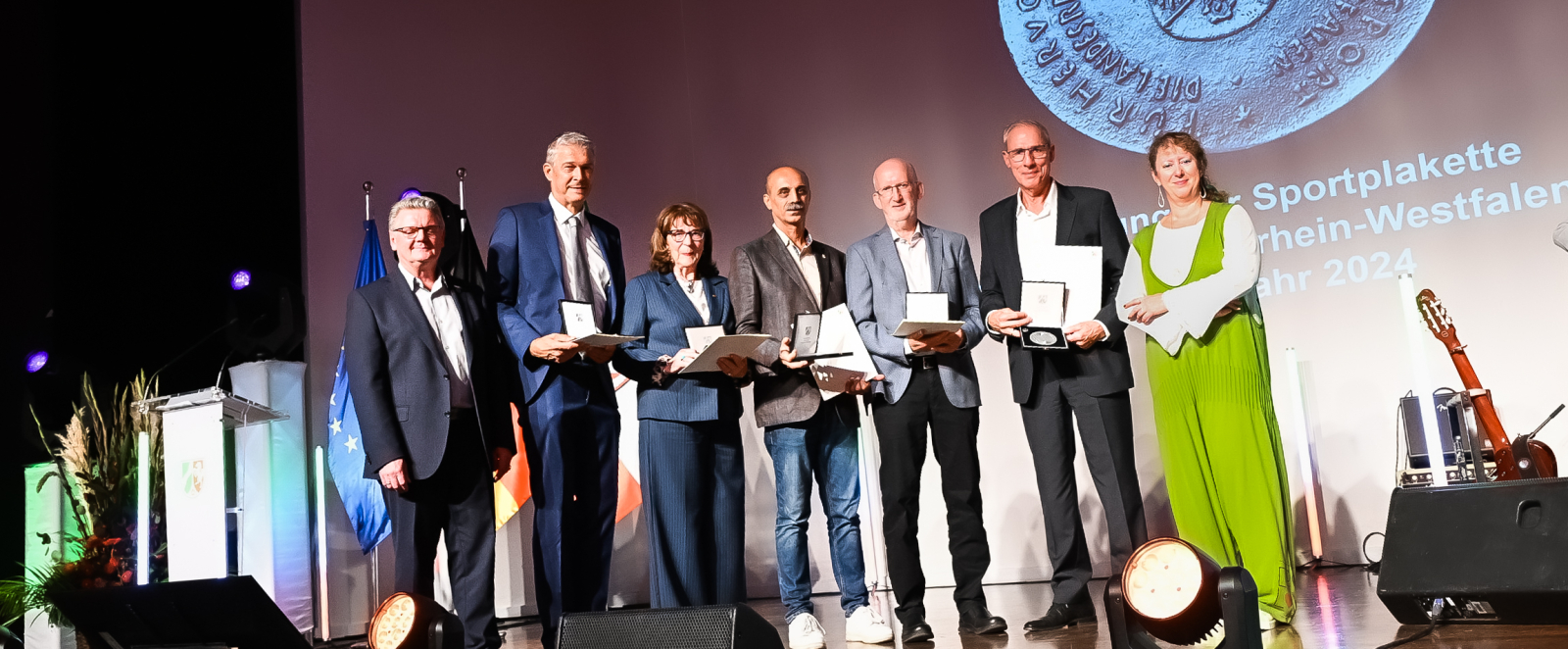 Staatssekretärin Andrea Milz überreicht  Sportplakette des Landes Nordrhein-Westfalen