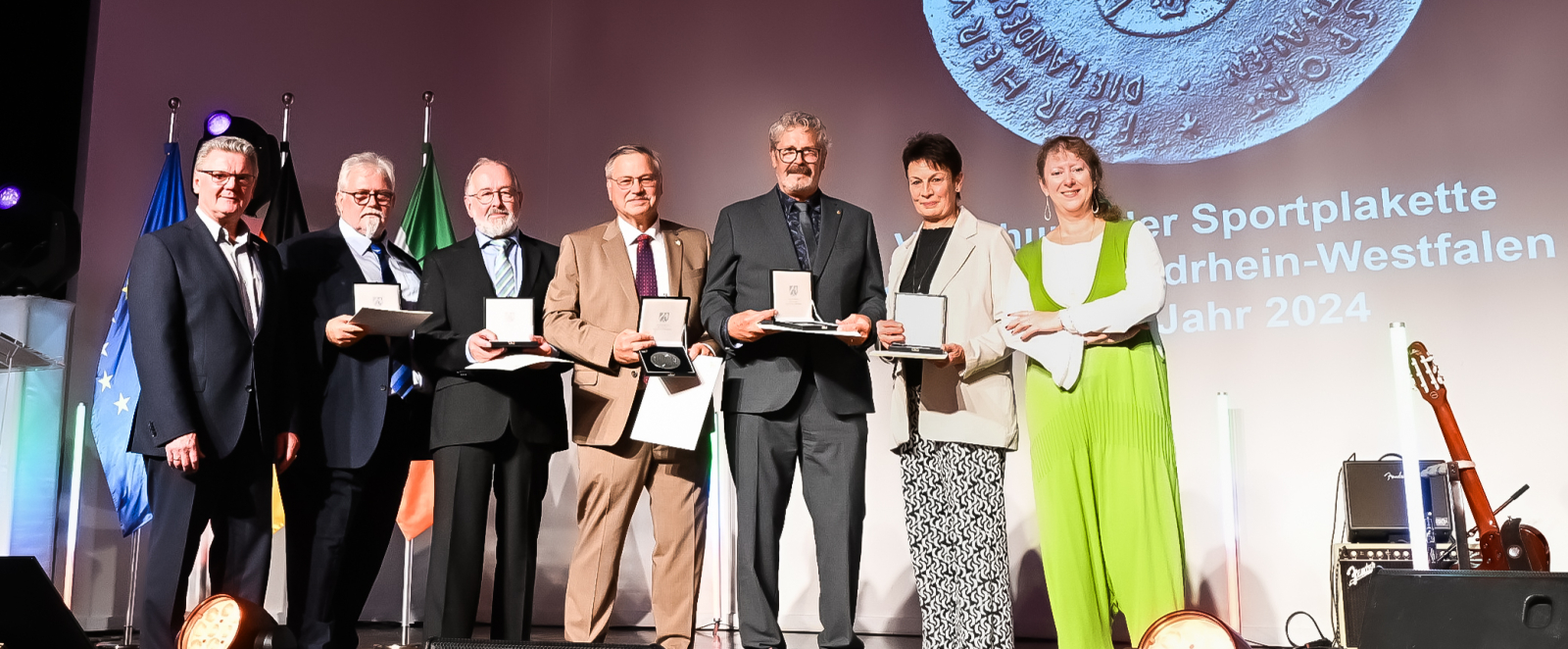 Staatssekretärin Andrea Milz überreicht  Sportplakette des Landes Nordrhein-Westfalen