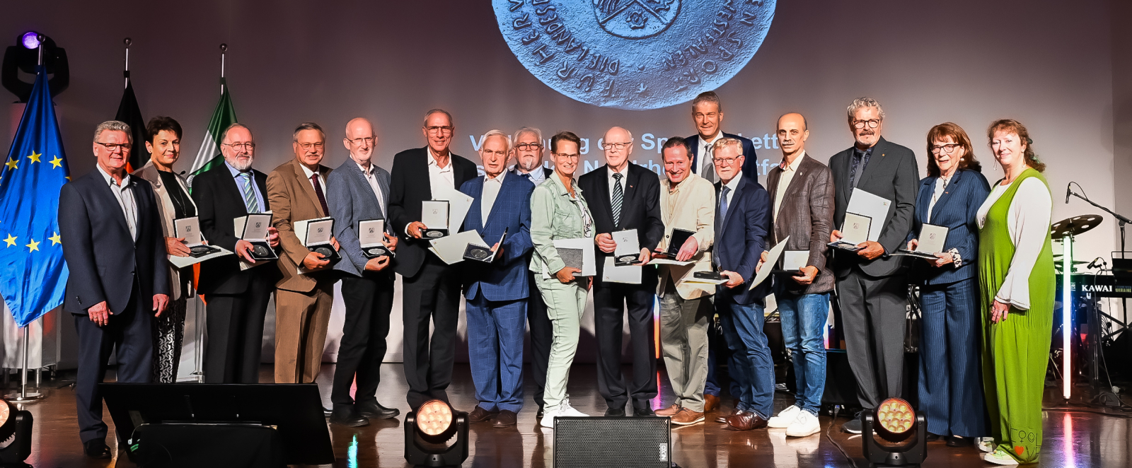 Staatssekretärin Andrea Milz überreicht  Sportplakette des Landes Nordrhein-Westfalen