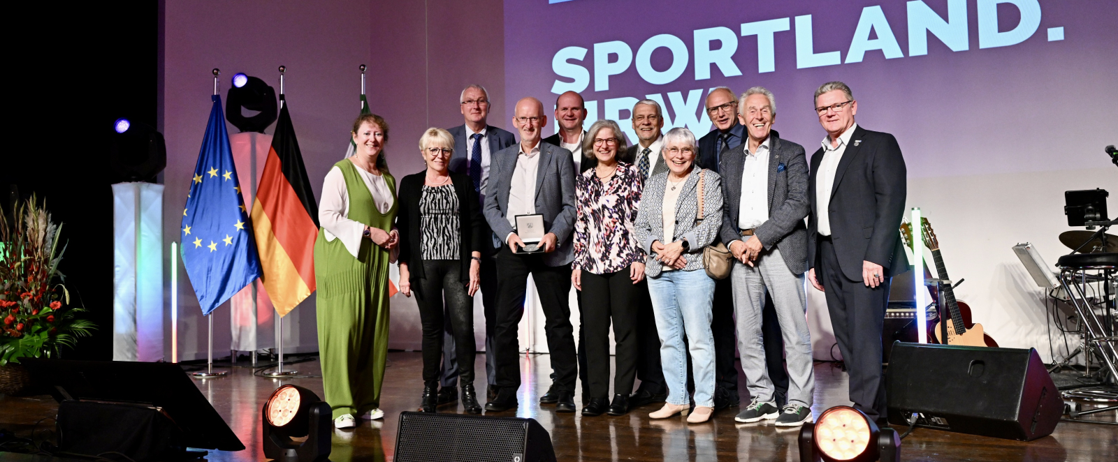 Staatssekretärin Andrea Milz überreicht  Sportplakette des Landes Nordrhein-Westfalen