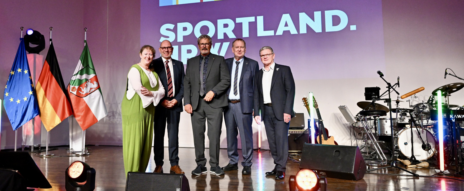Staatssekretärin Andrea Milz überreicht  Sportplakette des Landes Nordrhein-Westfalen