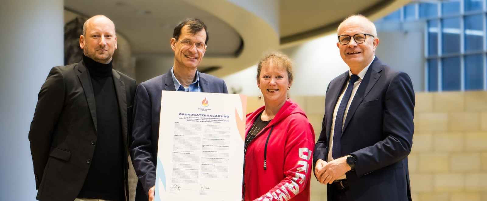 v.l. Niklas Börger, Prof. Dr. Holger Preuß, Staatssekretärin Andrea Milz, Bernhard Hoppe-Biermeyer MdL)