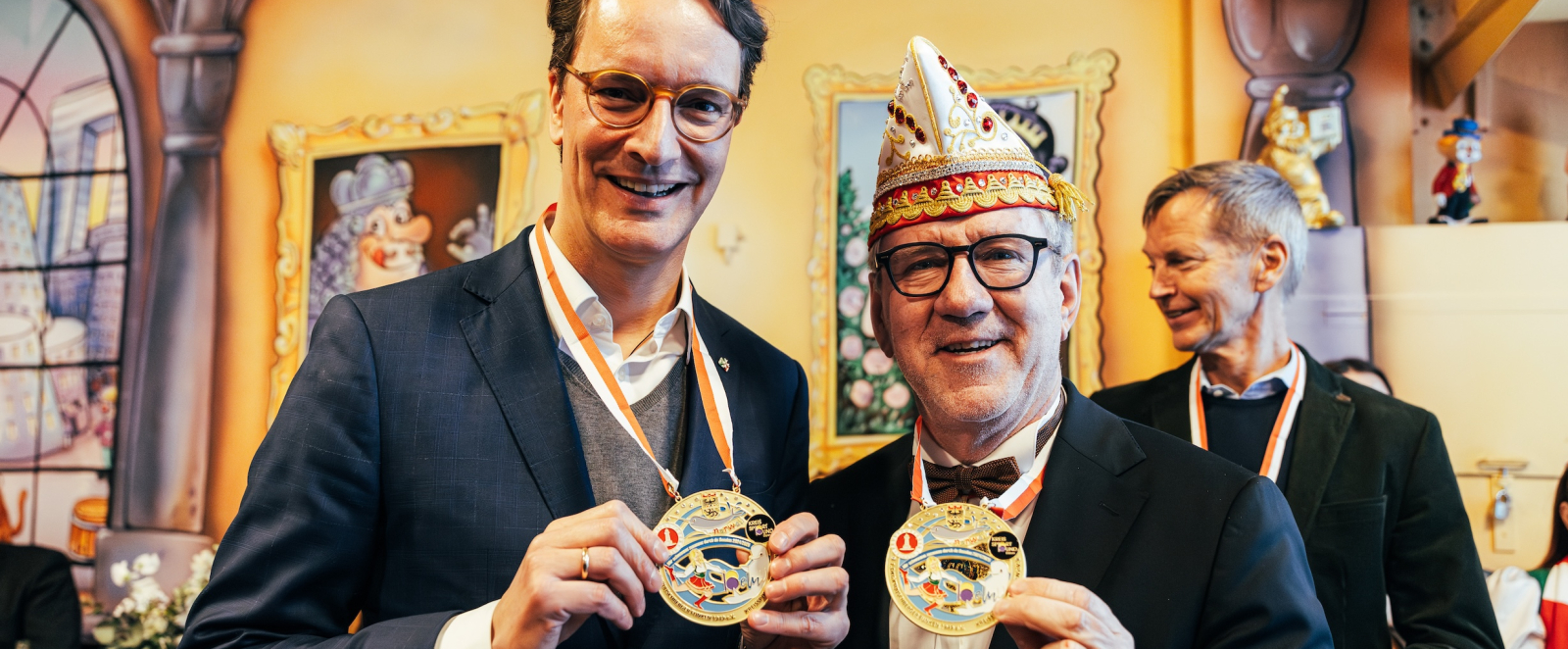 Ministerpräsident Hendrik Wüst stellt „narwali“-Karnevalswagen vor