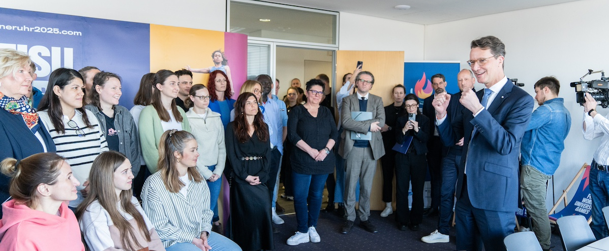 Ministerpräsident Hendrik Wüst besucht die Geschäftsstelle der Rhein-Ruhr 2025 FISU Games gGmbH in Düsseldorf