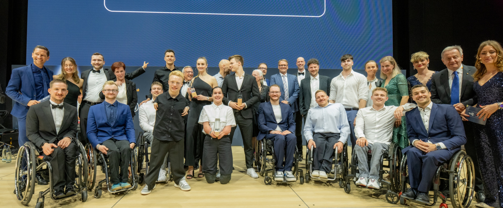 Ein Gruppenfoto alle Geehrten
