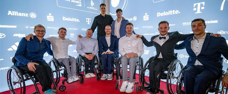 Rollstuhlbasketball-Team bei der Ehrung