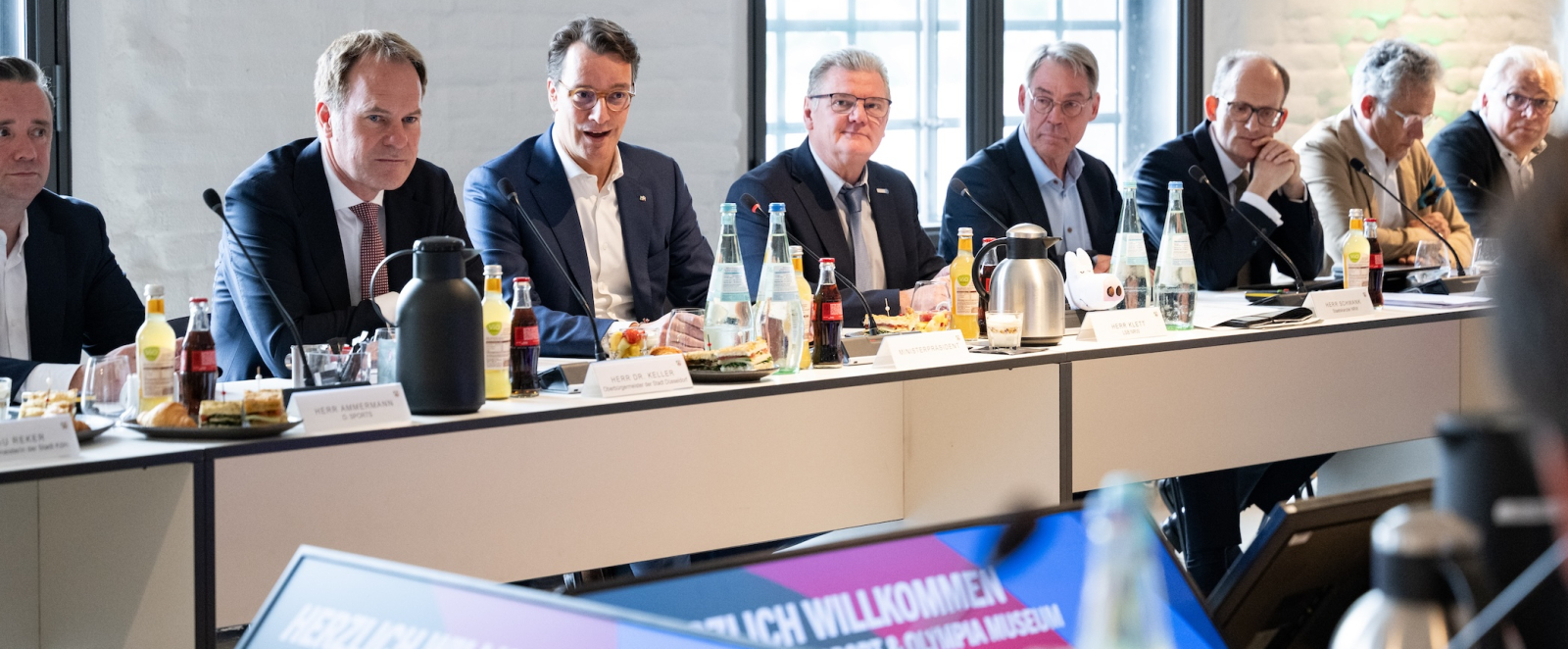 Ministerpräsident Wüst bei einer Pressekonferenz
