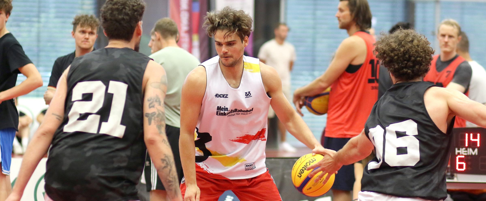 Jugendliche beim Finale der NRW3x3Tour