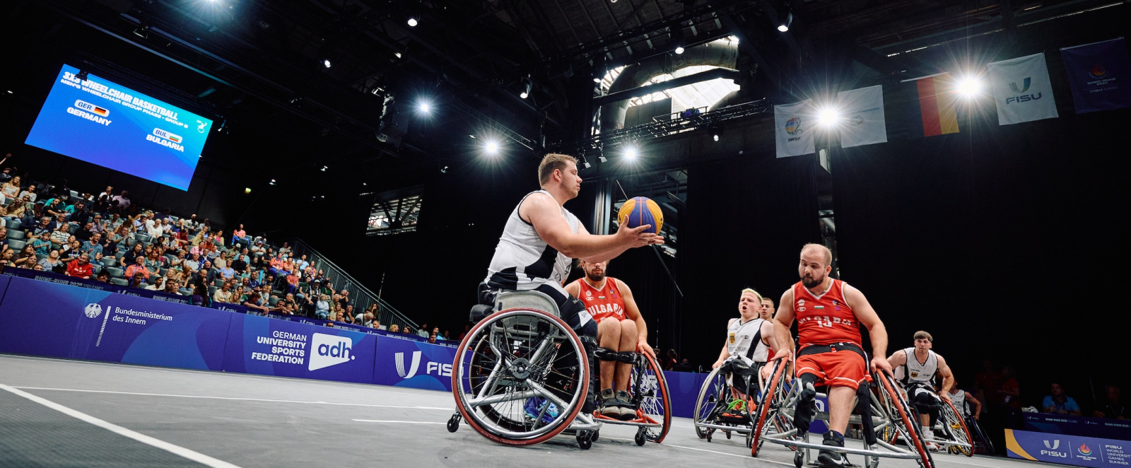 Ministerpräsident Wüst startet mit Gästen Geländetour rund um die Jahrhunderthalle im Zeichen von Sport, Jugend und internationalem Austausch