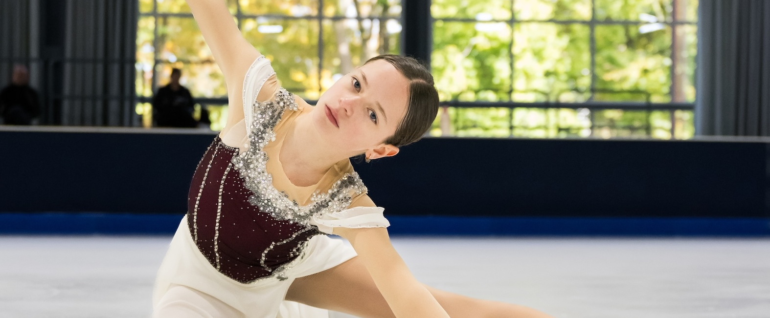 Eiskunstläuferin Gerke bei einer Figur auf dem Eis