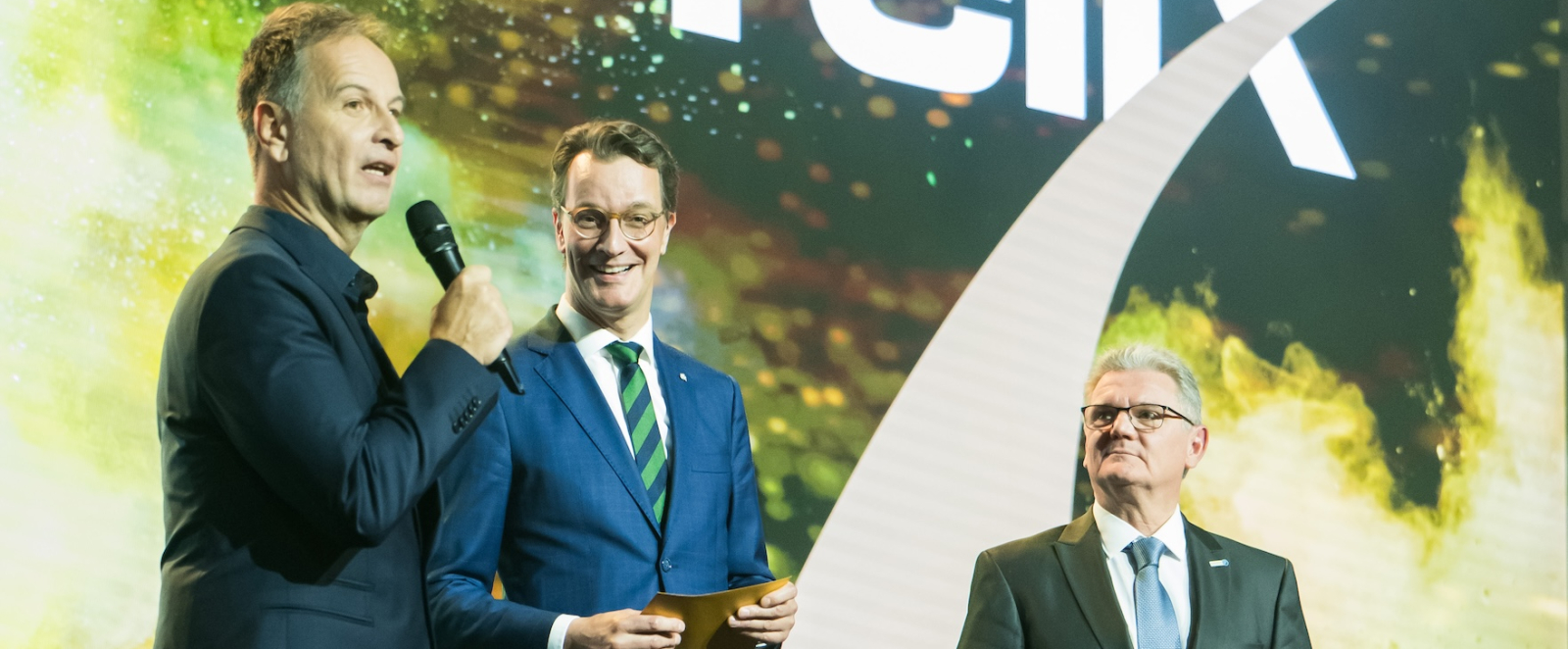 Ministerpräsident Wüst und LSB Präsident Klett auf der Bühne