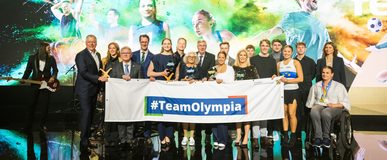 Gruppenfoto auf der Bühne beim felix award