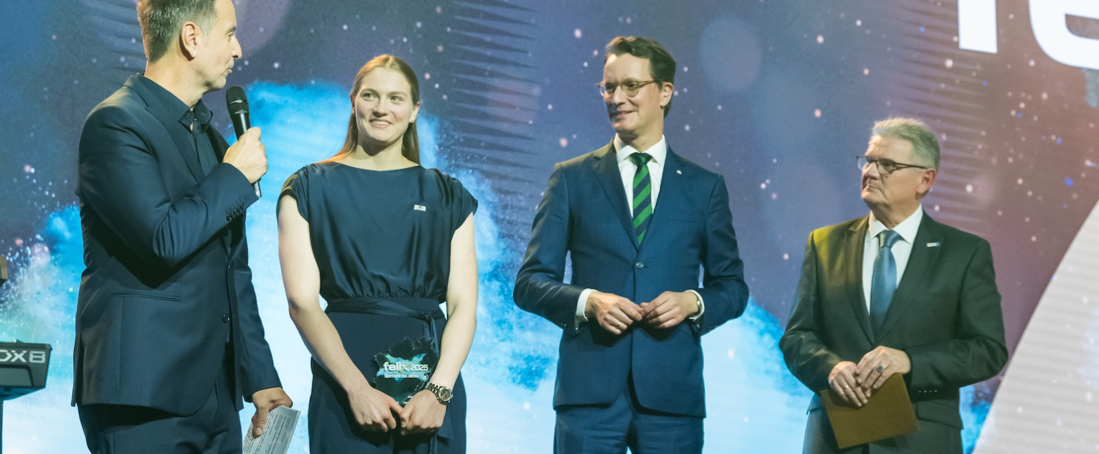 Preisübergabe des felix award auf der Bühne