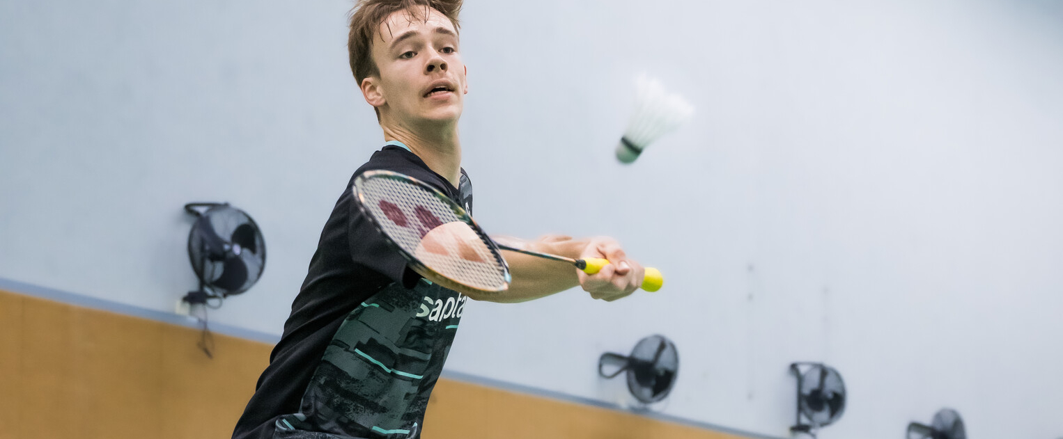 Linus in Aktion mit dem Federball