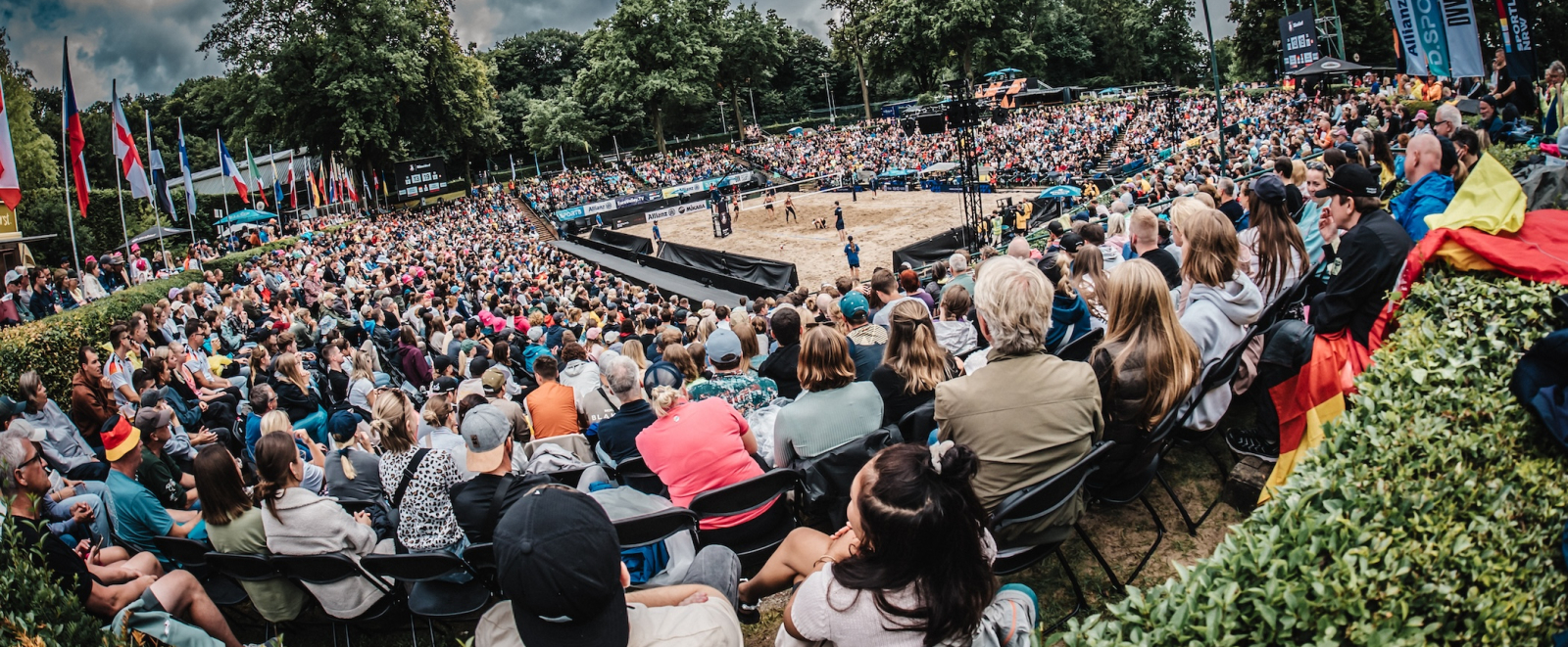 Blick von der Tribüne im Rochusclub auf die Beachvolleyball-EM
