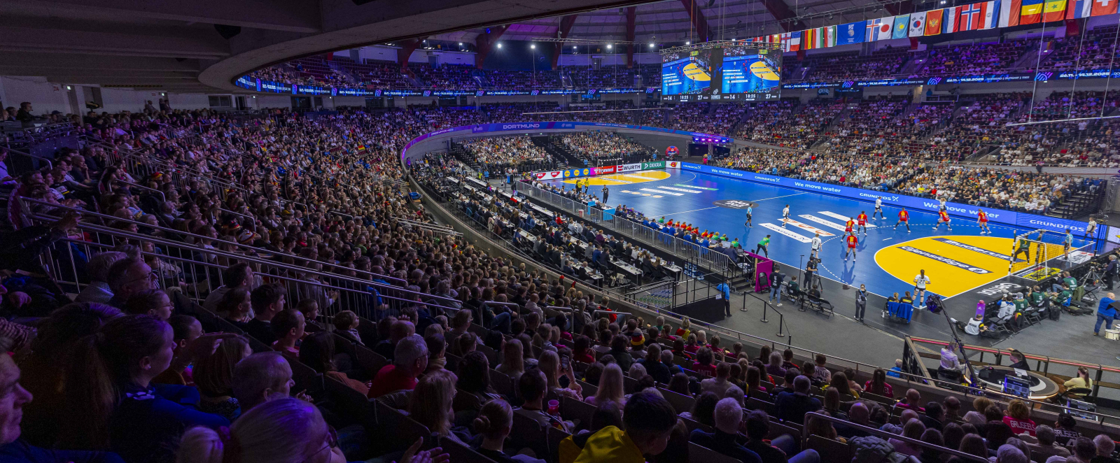 Innenraum der Westfalenhalle Dortmund beim Handball-WM-Spiel der Frauen