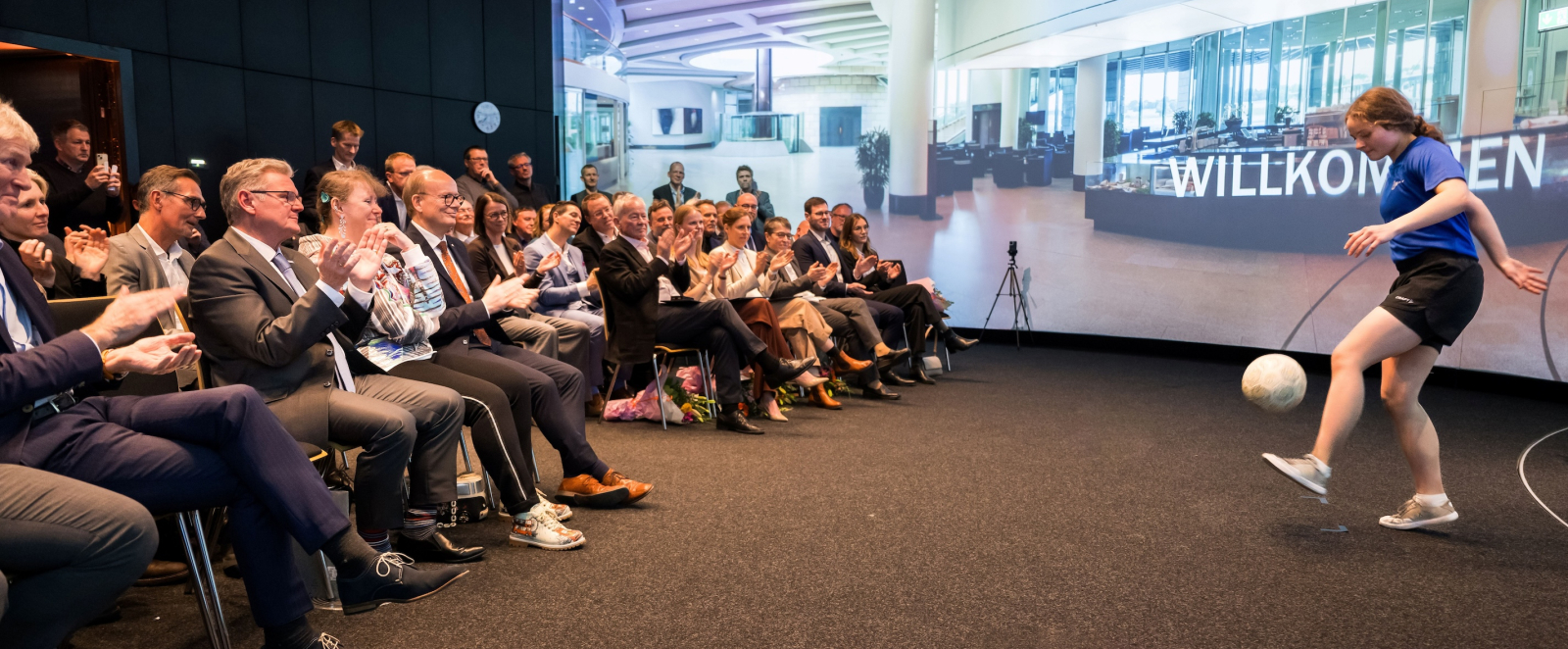 Fußball-Artistin Daria Rebbert in Aktion