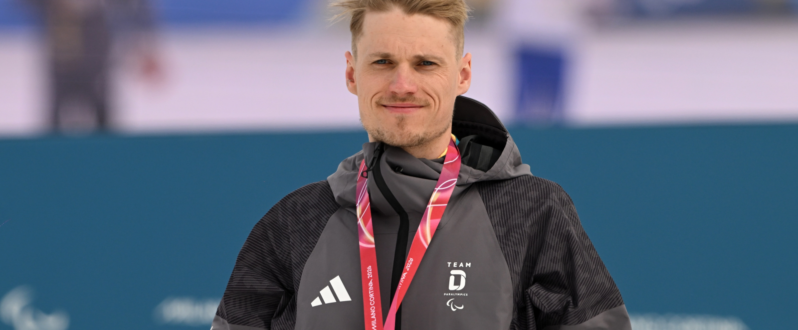 Sebastian Marburger mit der Silbermedaille um den Hals