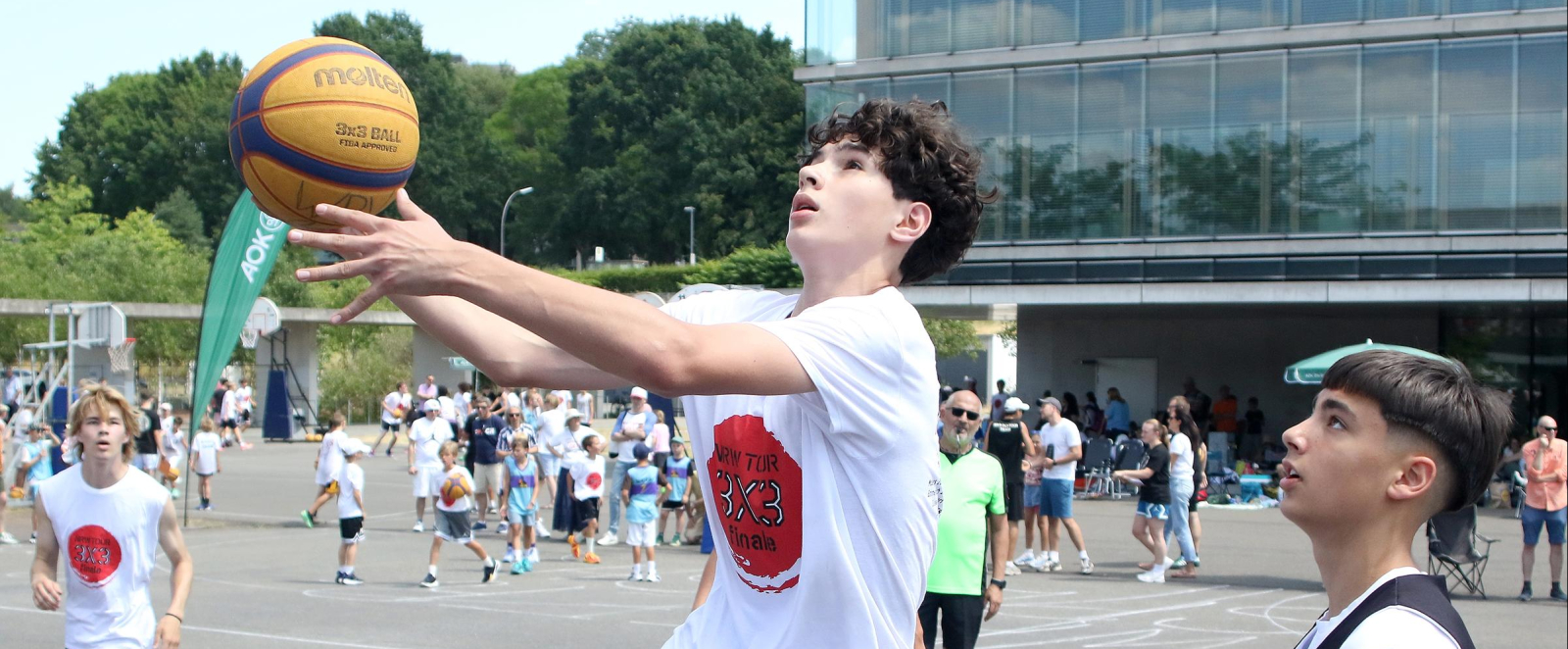 Jugendlicher in Aktion beim 3x3-Finale