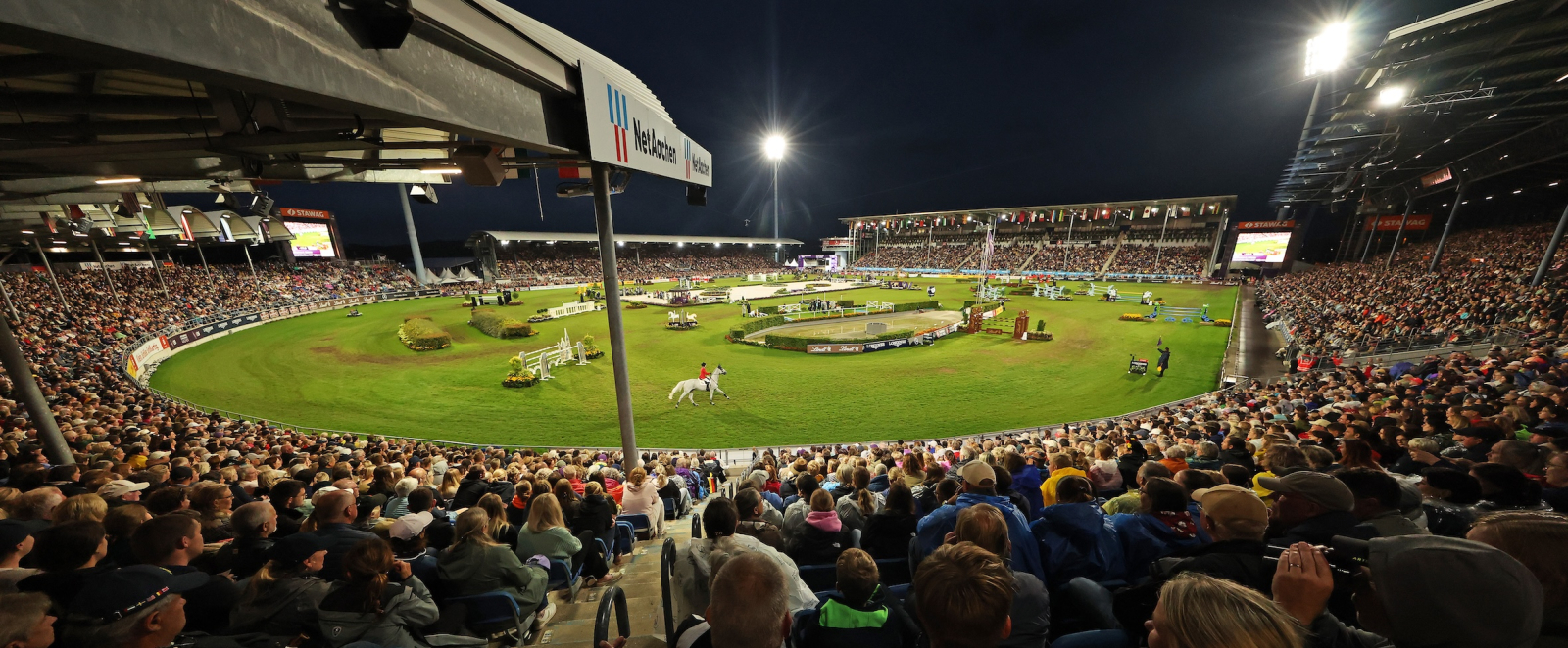 Aachener Reitstadion bei nach aus dem Weitwinkel