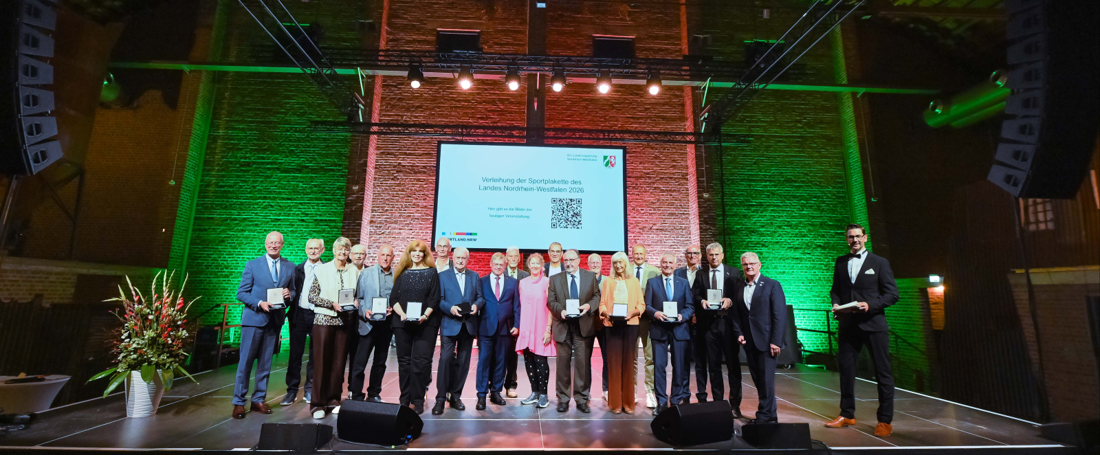 Gruppenbild bei der Verleihung der Sportplakette