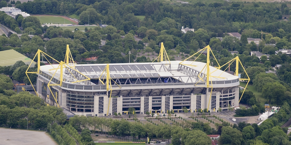 Luftaufnahme des Stadions Signal Iduna Park in Dortmund 