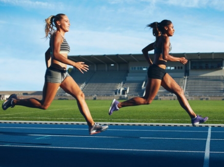 Zwei Frauen beim Sprint