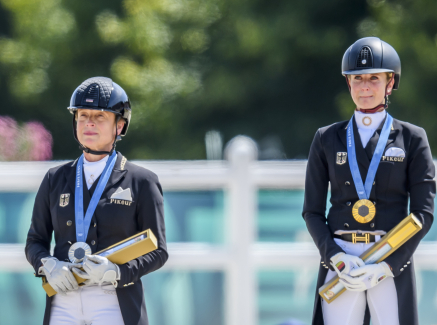 Jessica von Bredow-Werndl und Isabell Werth holen Gold & Silber