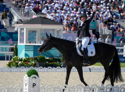 Anna-Lena Niehues reitet zu Bronze