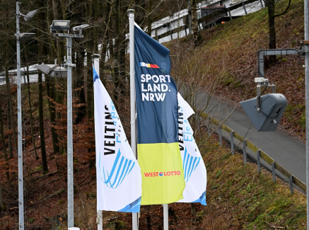 Fahne mit Sportland.NRW-Logo
