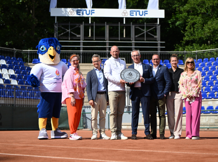 Staatssekretärin Milz eröffnet modernisierte Tennisanlage des ETUF