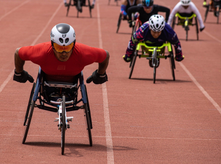 Paralympics Athleten mit dem Rennrollstuhl