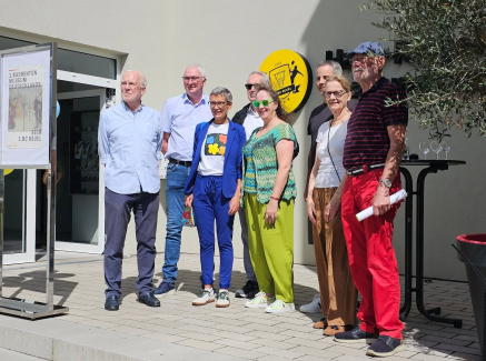 n der offiziellen Eröffnung des von Roland Maywald (ganz links) und Helga Maywald (2.v.r.) initiierten Badminton-Museums nahmen u. a. Andrea Milz (Staatssekretärin für Sport und Ehrenamt des Landes NRW; 4.v.r.) und Guido Schänzler (Präsident von Badminton NRW; 2.v.l.), teil.