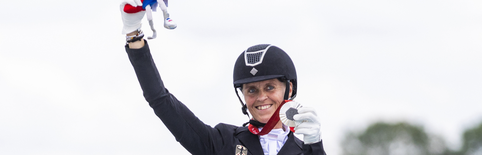 Regine Mispelkamp reitet auf Highlander Delight zur Silbermedaille