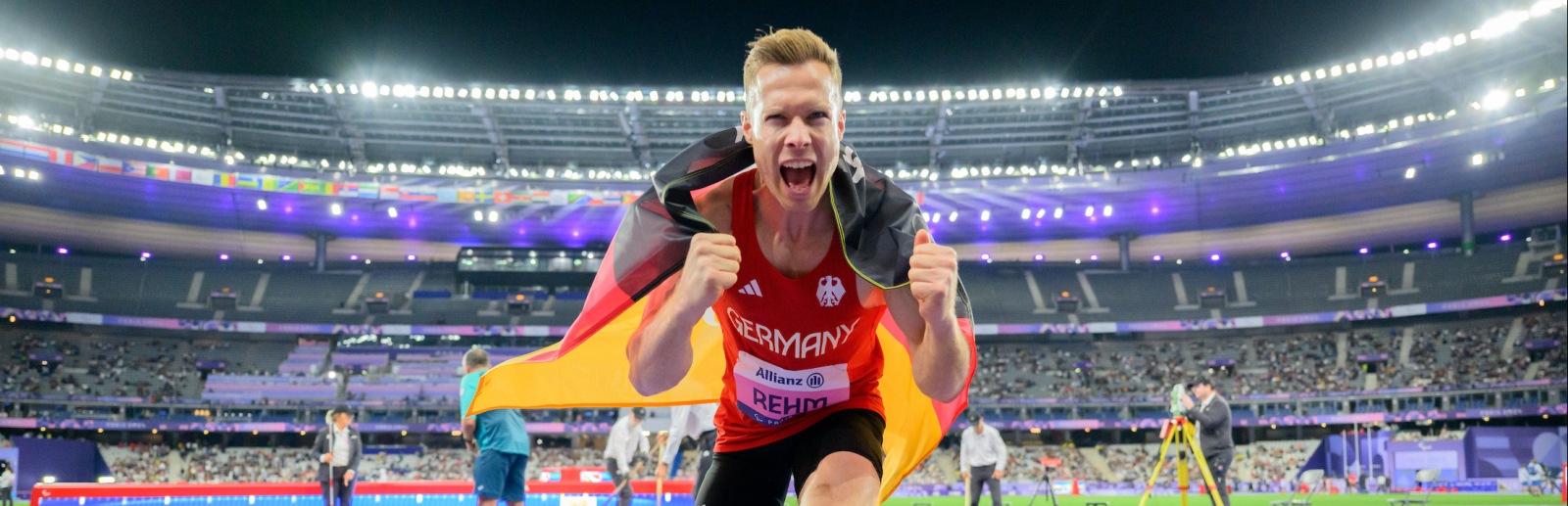 Markus Rehm feiert seine Goldmedaille