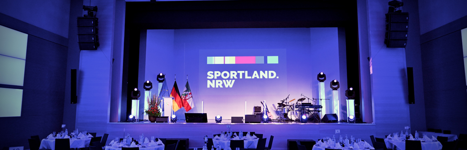 Staatssekretärin Andrea Milz überreicht  Sportplakette des Landes Nordrhein-Westfalen