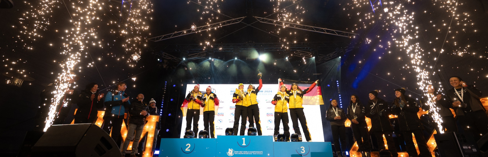 Siegerehrung bei der Bob-WM in Winterberg 2024