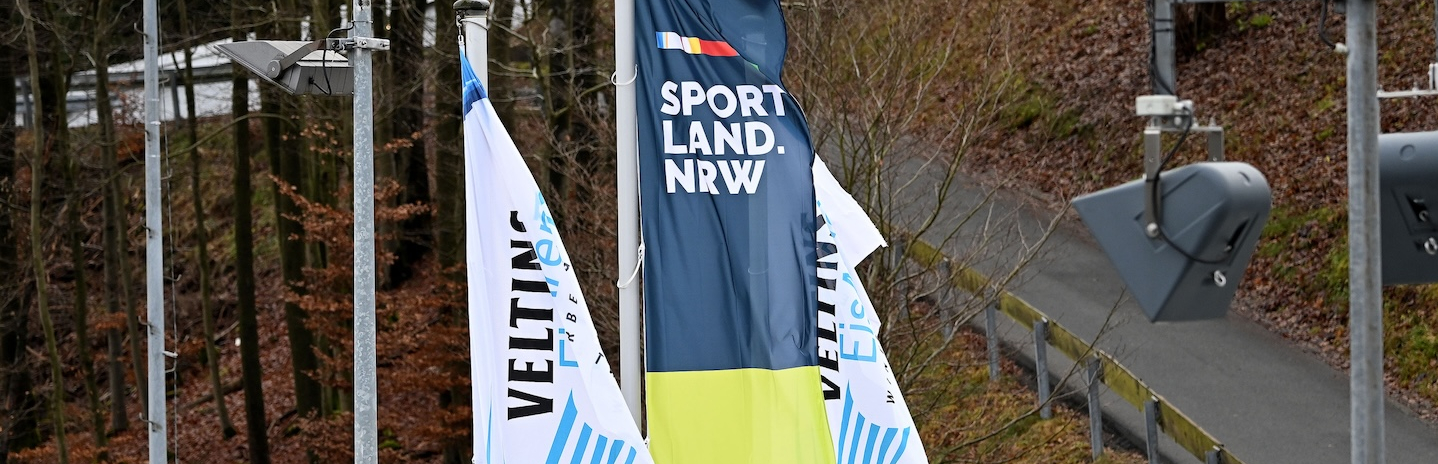 Fahne mit Sportland.NRW-Logo
