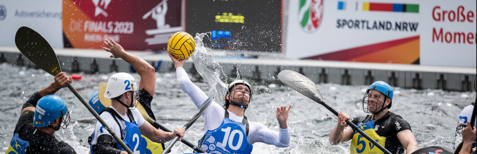 Kanuten bei den Finals auf dem Wasser